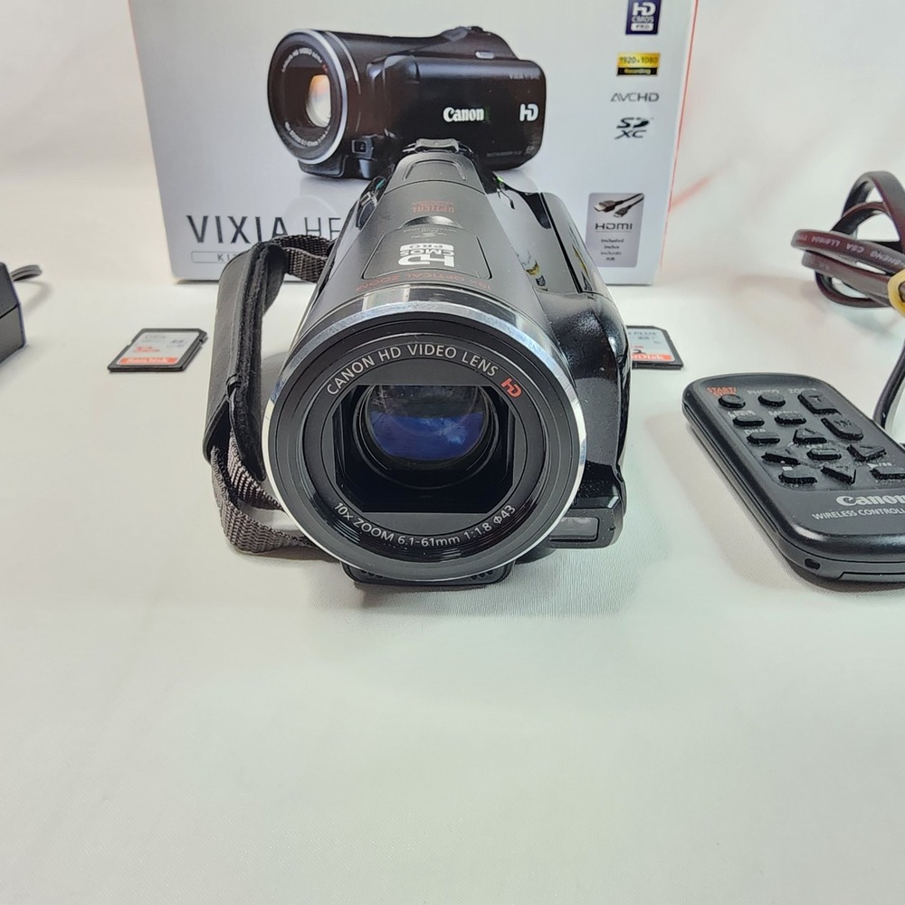 Canon VIXIA HF M40 HD Camcorder 10x Optical Zoom 16GB Internal Memory Kit Black